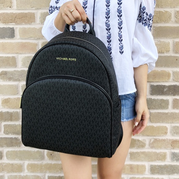 👜💕- Michael Kors Large Backpack ‼️SALE‼️‼️ - Picture 6 of 7